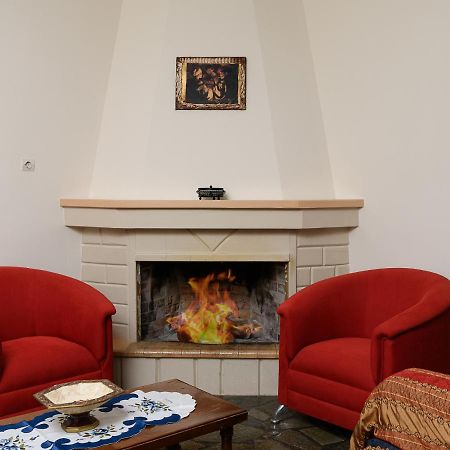 Petrakis Afrathias Garden House Villa Kalamaki  Exteriör bild