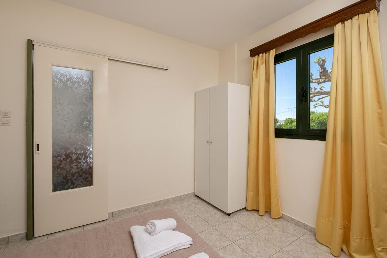 Petrakis Afrathias Garden House Villa Kalamaki  Exteriör bild