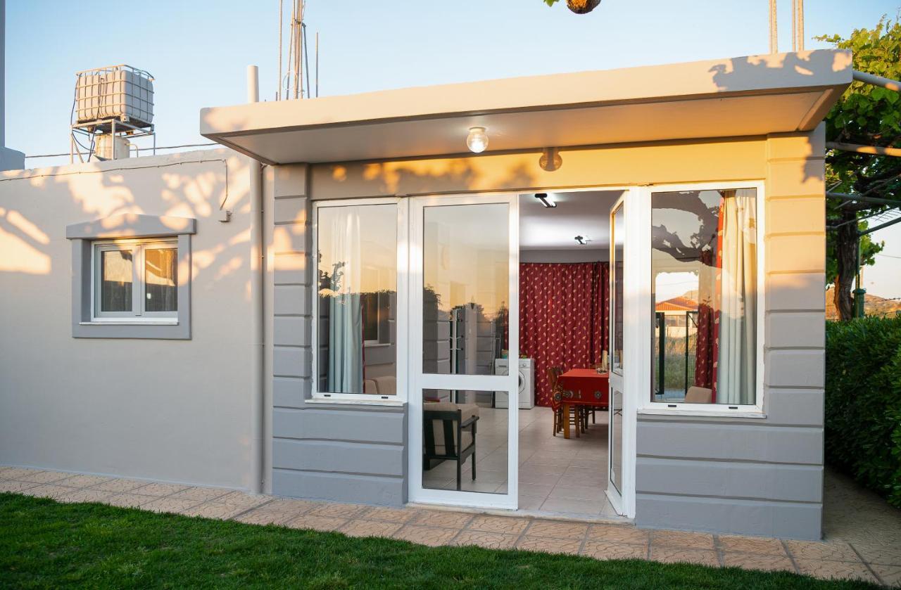 Petrakis Afrathias Garden House Villa Kalamaki  Exteriör bild