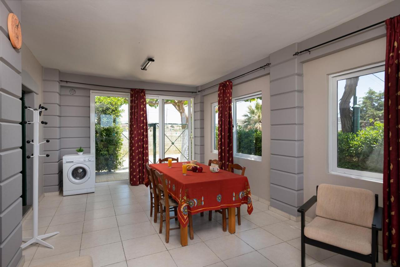 Petrakis Afrathias Garden House Villa Kalamaki  Exteriör bild